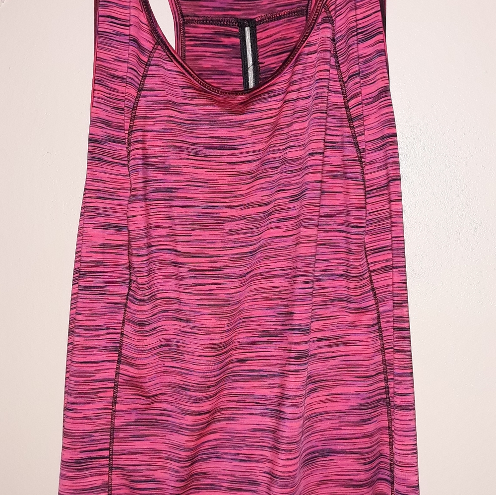 1x Tek Gear tank top